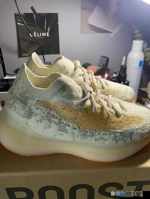 yeezy380 蜜桃粉与白色：高清精品解析全呈现