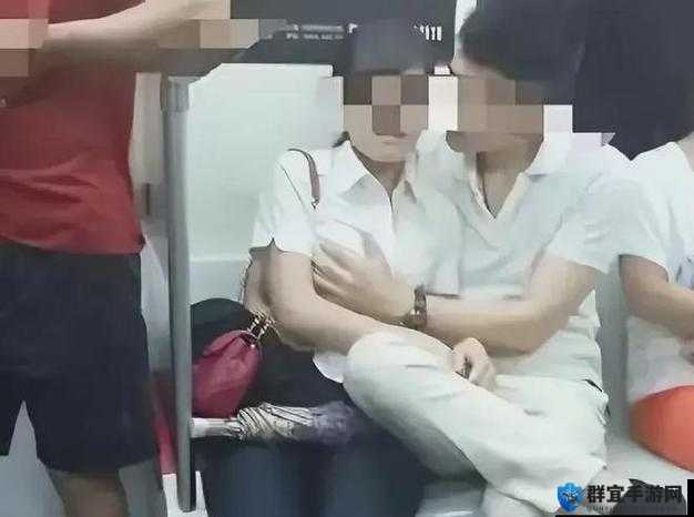 关于主动露出胸部让男生摸的相关视频引发热议