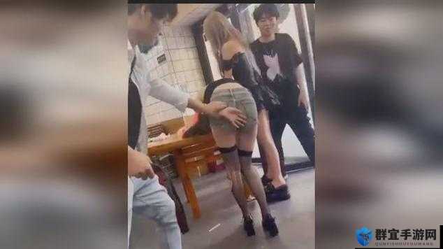趴好了，究竟是选皮带还是选板子的纠结抉择