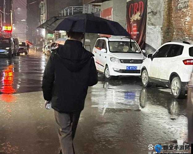 逛街时突然按下按钮引发的一系列意想不到的事情