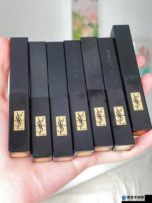 YSL 小黑条蜜桃色：诠释时尚魅力的绝佳选择