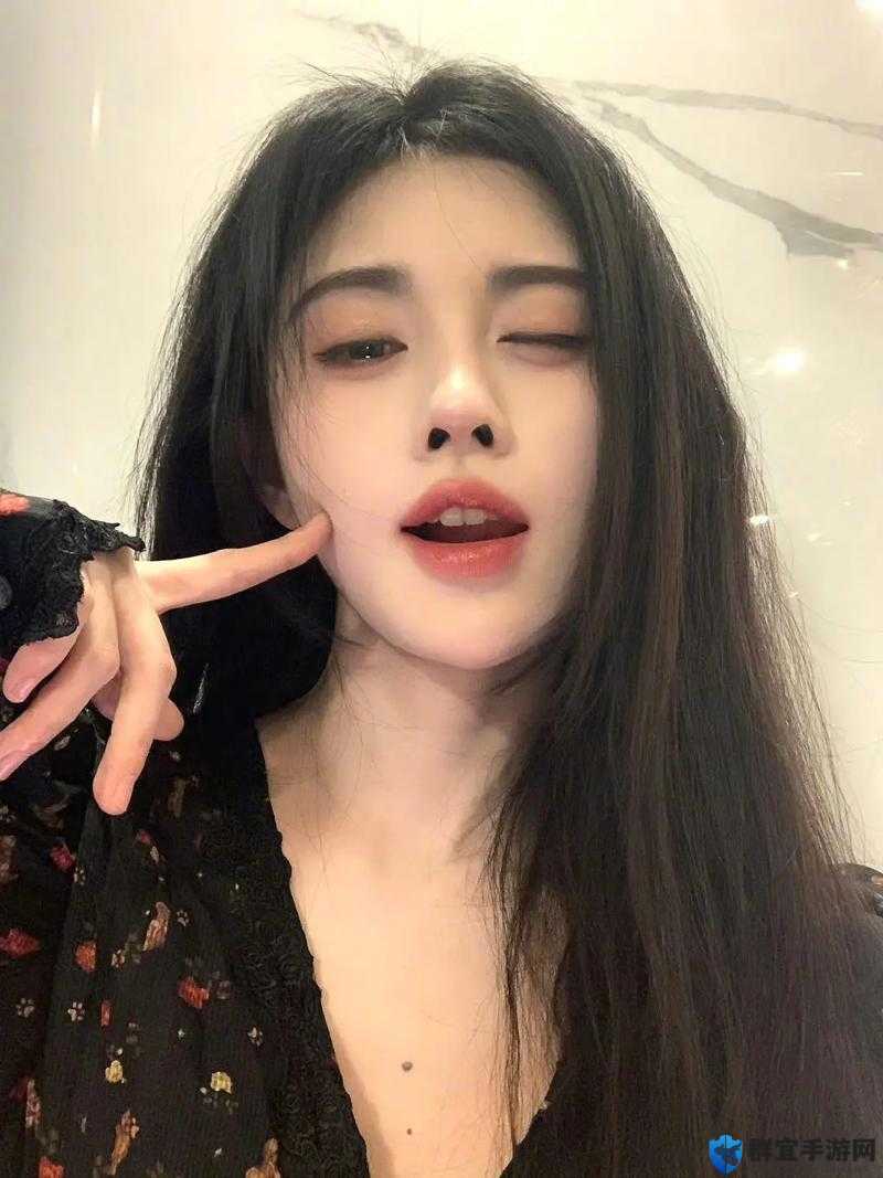 鞠婧祎进入隧道请谨慎驾驶，安全驾驶至关重要