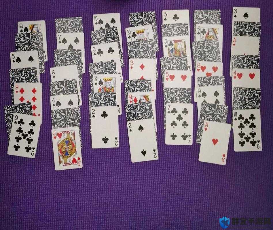 在车内玩扑克竟引发又疼又叫的尴尬情境