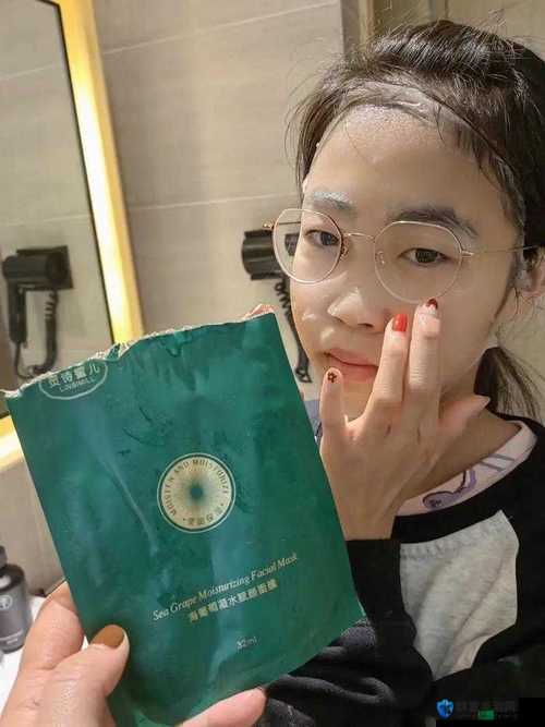 一面膜胸口一面膜下部位：关于身体不同部位贴膜的探讨与分析