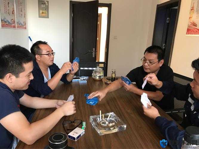 在厨房打扑克时那又疼又叫的别样体验