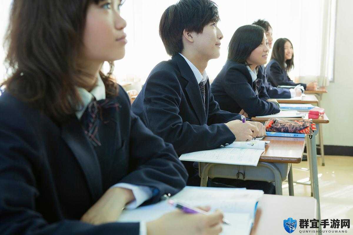 老师上课跳 D 突然被开到最大，现场一片哗然