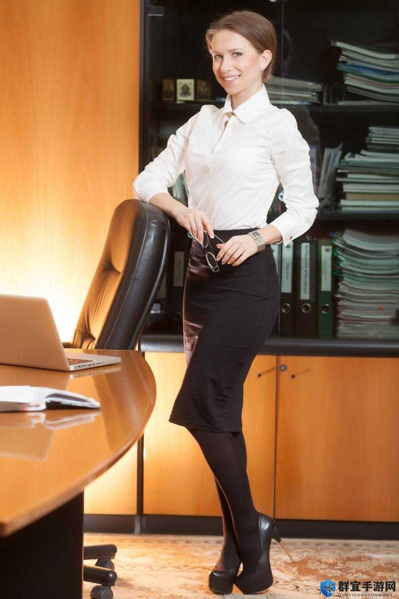 人妻母乳女上司:她的生活与职场故事