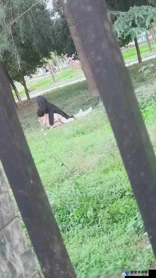 男生女生亲密行为伴随疼痛发出的异样声音引发关注