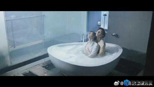 两位帅哥浴室互攻 GAY 的激情碰撞故事