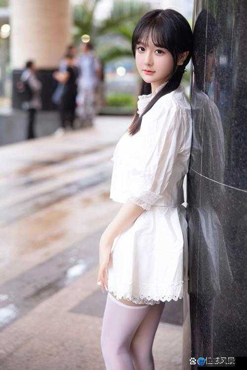 校花脱白色连衣裙:唯美瞬间背后的青春故事