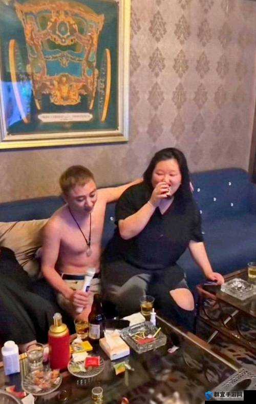 在 KTV 工作的帅气男公关，是否真的如传闻一般神秘？