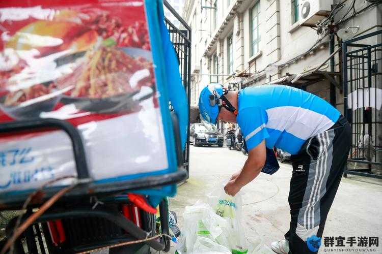 外卖员在配送过程中遇到突发状况，如何应对与保障自身安全？