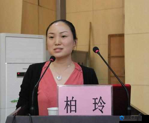 农村妇女主任撅着大屁股视频引发热议，背后故事揭示基层工作者的辛勤与挑战