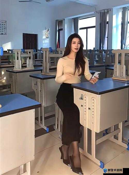 清纯校花被体育老师拉进器材室，接下来会发生什么？