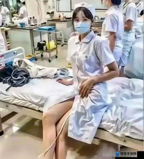 在护士浴室，她用专业的技巧满足了他的每一个需求