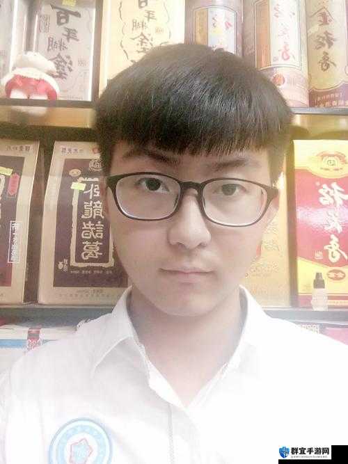 爱情岛亚洲品质自拍论坛最新热门话题:分享你的自拍技巧与心得,加入讨论赢取精美礼品