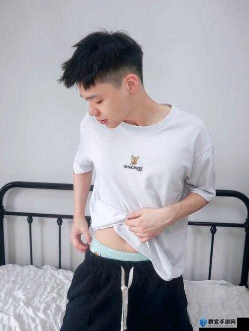 男生戴胸罩的时尚潮流:探讨现代男性穿搭新趋势与社会观念变迁