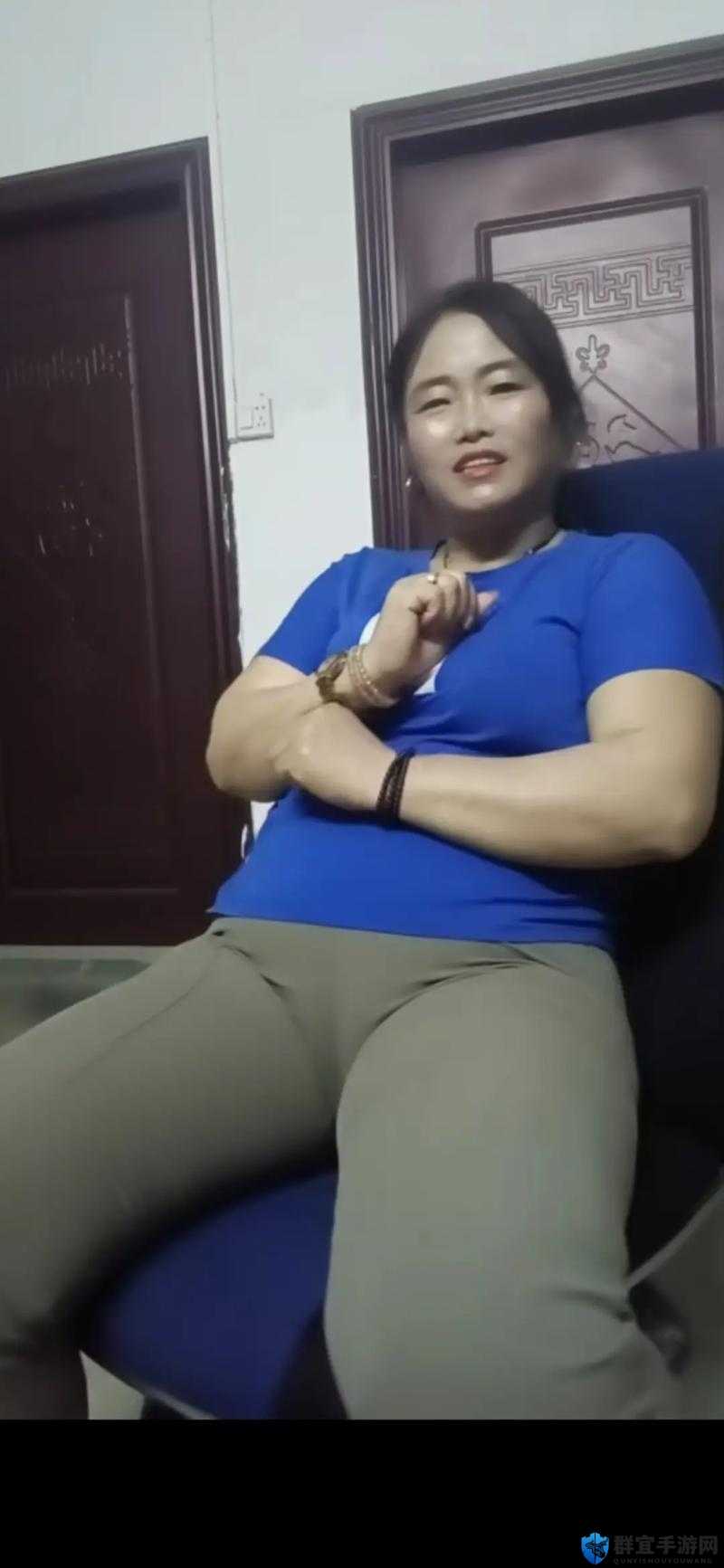 农村妇女主任撅着大屁股视频引发热议，你怎么看？
