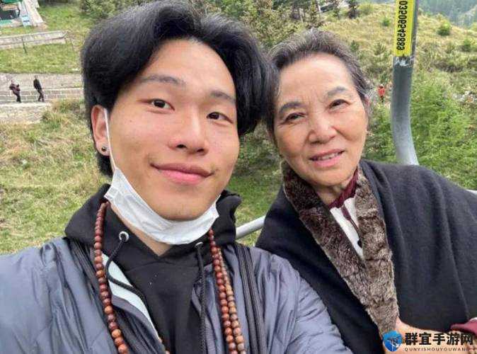 坤哥全家福照片曝光，温馨瞬间引网友热议，家庭幸福氛围感染众人