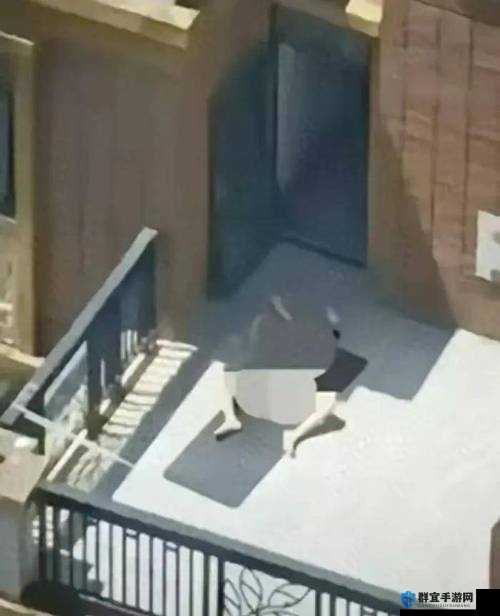 丰满的女邻居为何总在阳台窗前若隐若现？一场令人窒息的夏日奇遇